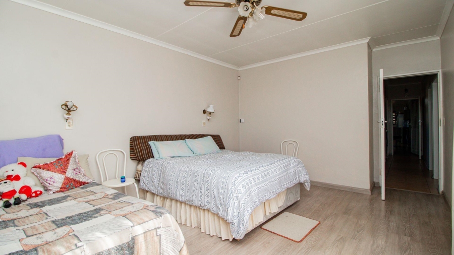 3 Bedroom Property for Sale in Bakerton Gauteng