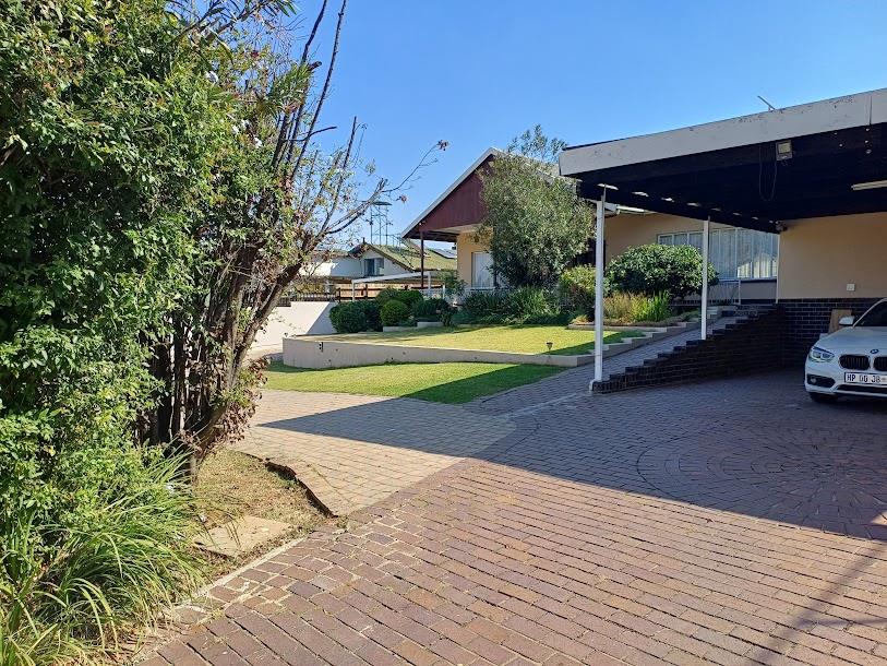 4 Bedroom Property for Sale in Mondeor Gauteng
