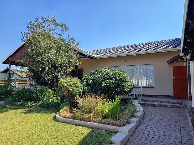 4 Bedroom Property for Sale in Mondeor Gauteng