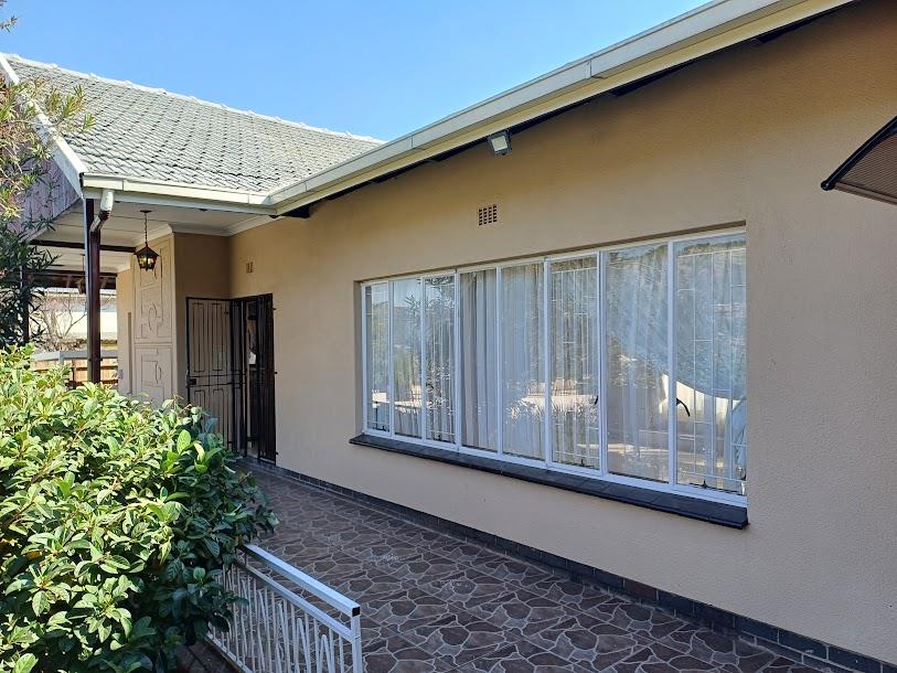 4 Bedroom Property for Sale in Mondeor Gauteng