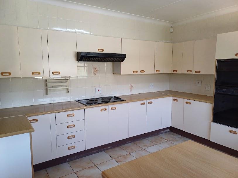 4 Bedroom Property for Sale in Mondeor Gauteng