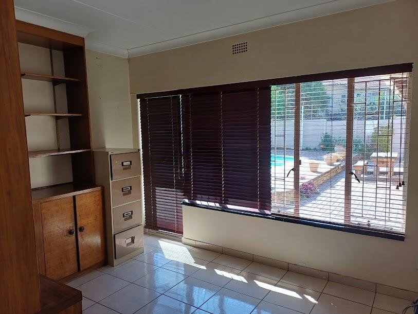4 Bedroom Property for Sale in Mondeor Gauteng