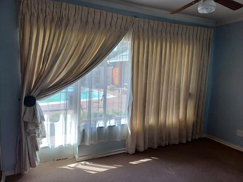 4 Bedroom Property for Sale in Mondeor Gauteng