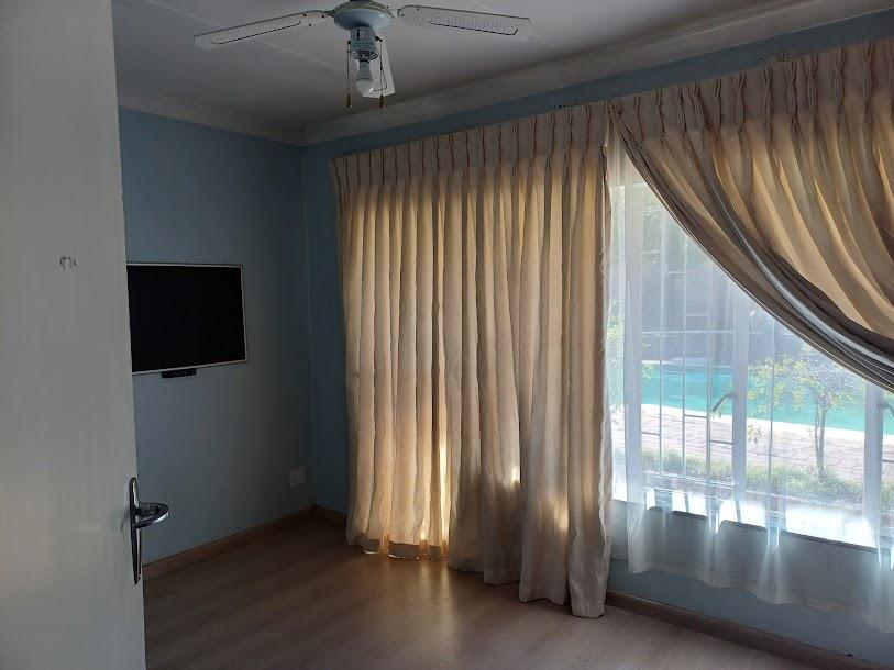 4 Bedroom Property for Sale in Mondeor Gauteng