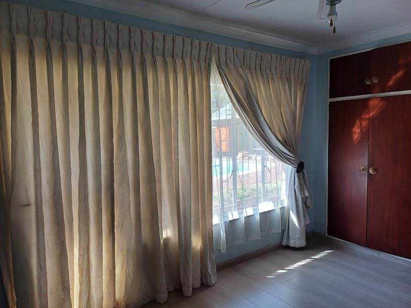 4 Bedroom Property for Sale in Mondeor Gauteng