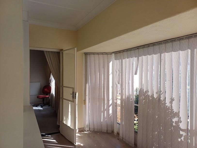 4 Bedroom Property for Sale in Mondeor Gauteng