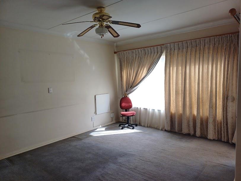 4 Bedroom Property for Sale in Mondeor Gauteng