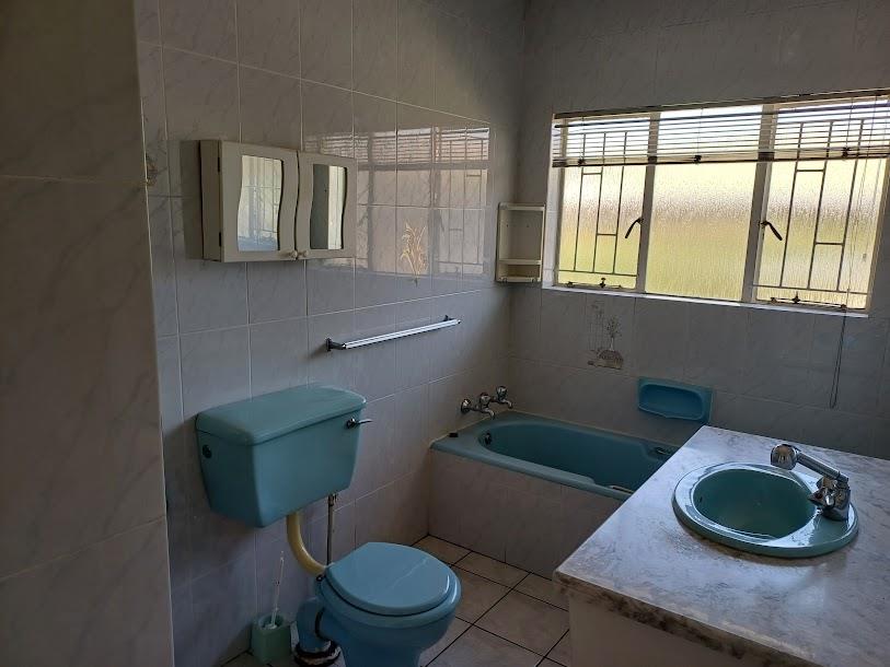 4 Bedroom Property for Sale in Mondeor Gauteng