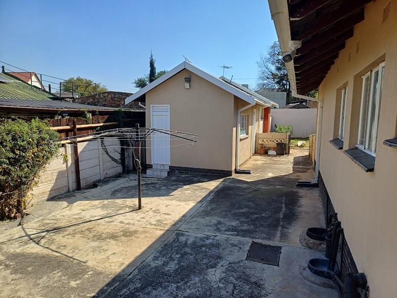 4 Bedroom Property for Sale in Mondeor Gauteng