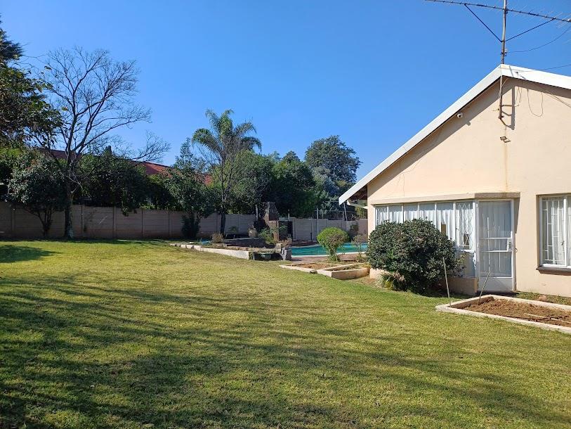4 Bedroom Property for Sale in Mondeor Gauteng