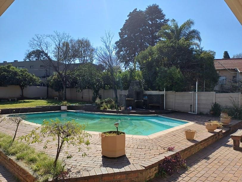 4 Bedroom Property for Sale in Mondeor Gauteng