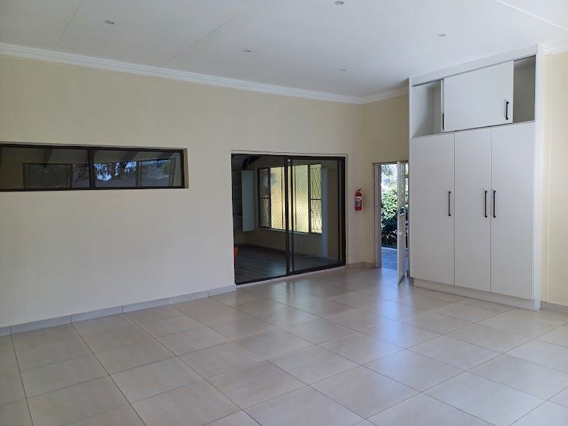 4 Bedroom Property for Sale in Mondeor Gauteng
