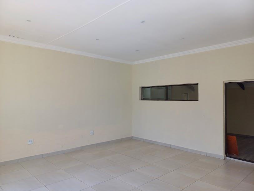 4 Bedroom Property for Sale in Mondeor Gauteng