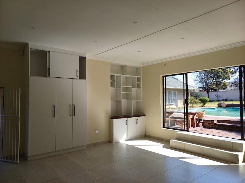 4 Bedroom Property for Sale in Mondeor Gauteng