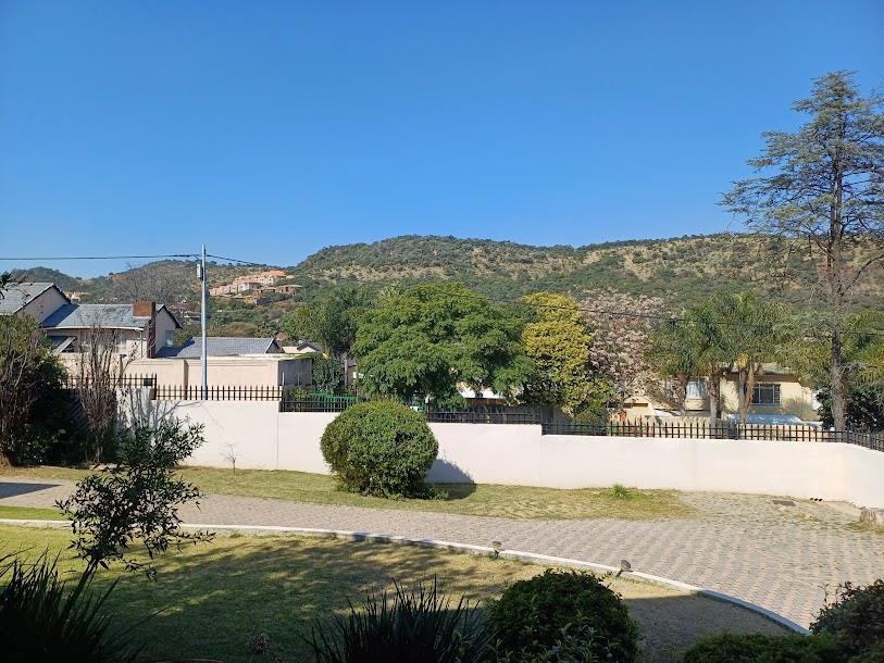 4 Bedroom Property for Sale in Mondeor Gauteng