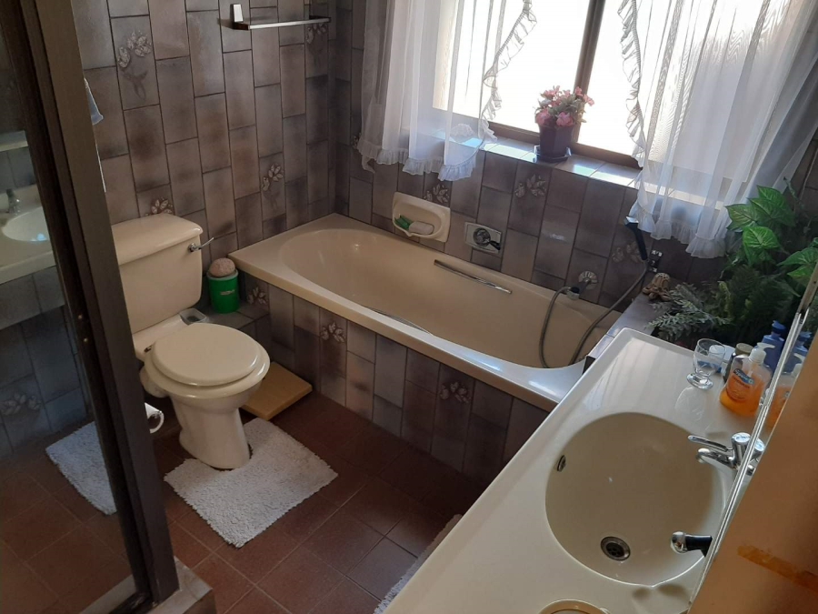 4 Bedroom Property for Sale in Glenvista Ext 5 Gauteng