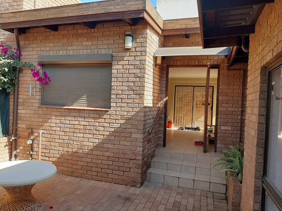 4 Bedroom Property for Sale in Glenvista Ext 5 Gauteng