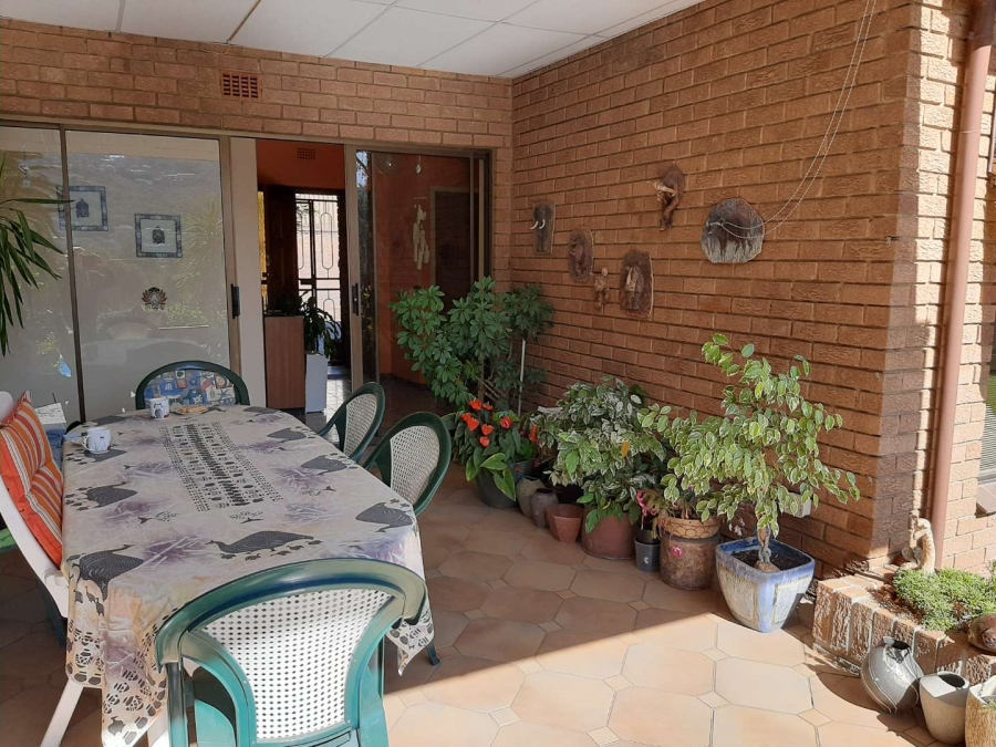 4 Bedroom Property for Sale in Glenvista Ext 5 Gauteng