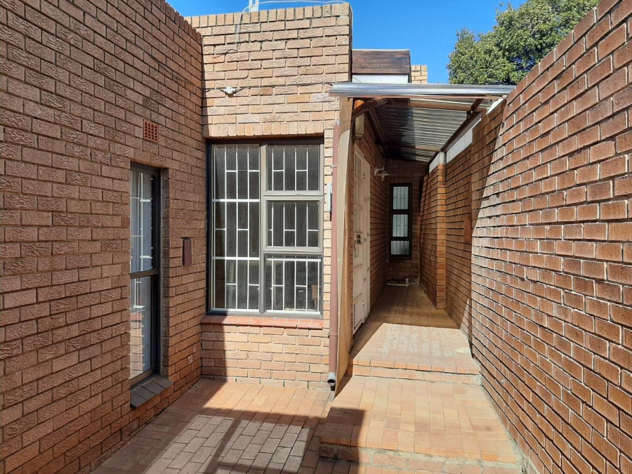 4 Bedroom Property for Sale in Glenvista Ext 5 Gauteng