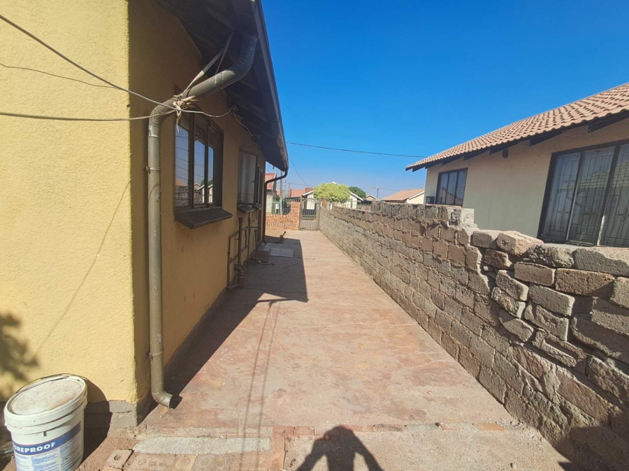 2 Bedroom Property for Sale in Soshanguve GG Gauteng