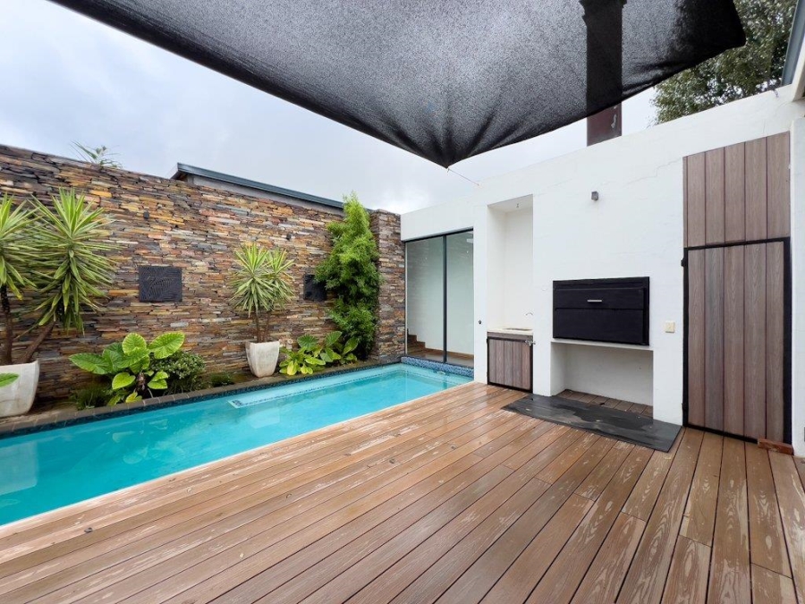 4 Bedroom Property for Sale in Midstream Ridge Gauteng