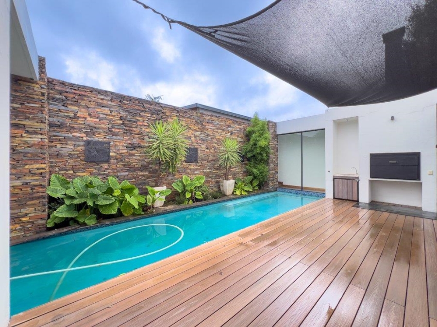 4 Bedroom Property for Sale in Midstream Ridge Gauteng