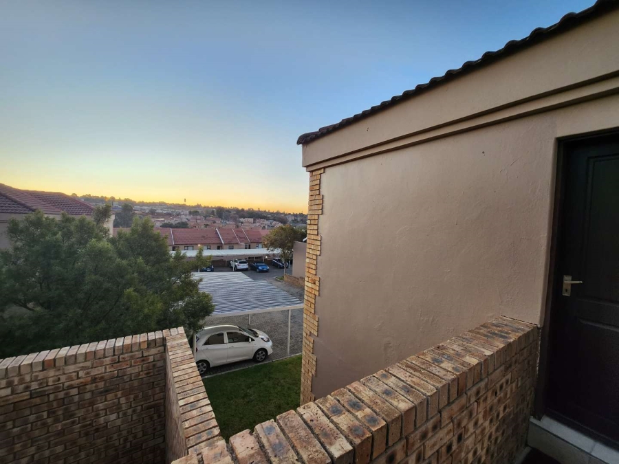 To Let 1 Bedroom Property for Rent in Noordhang Gauteng