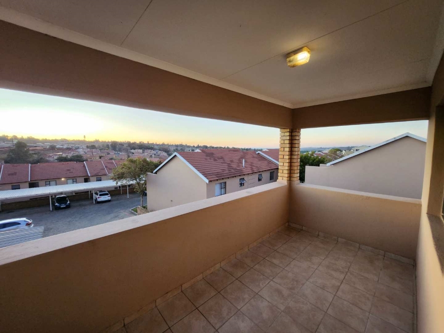 To Let 1 Bedroom Property for Rent in Noordhang Gauteng