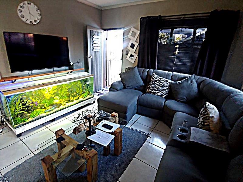 2 Bedroom Property for Sale in Doornpoort Gauteng