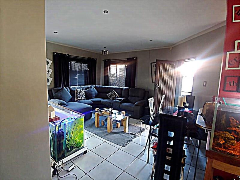 2 Bedroom Property for Sale in Doornpoort Gauteng