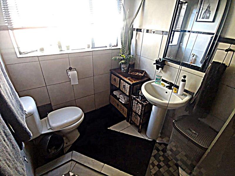2 Bedroom Property for Sale in Doornpoort Gauteng