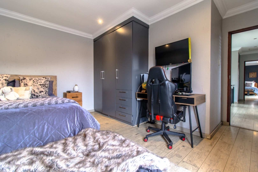 3 Bedroom Property for Sale in New Redruth Gauteng