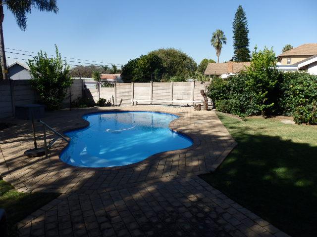 4 Bedroom Property for Sale in Constantia Park Gauteng