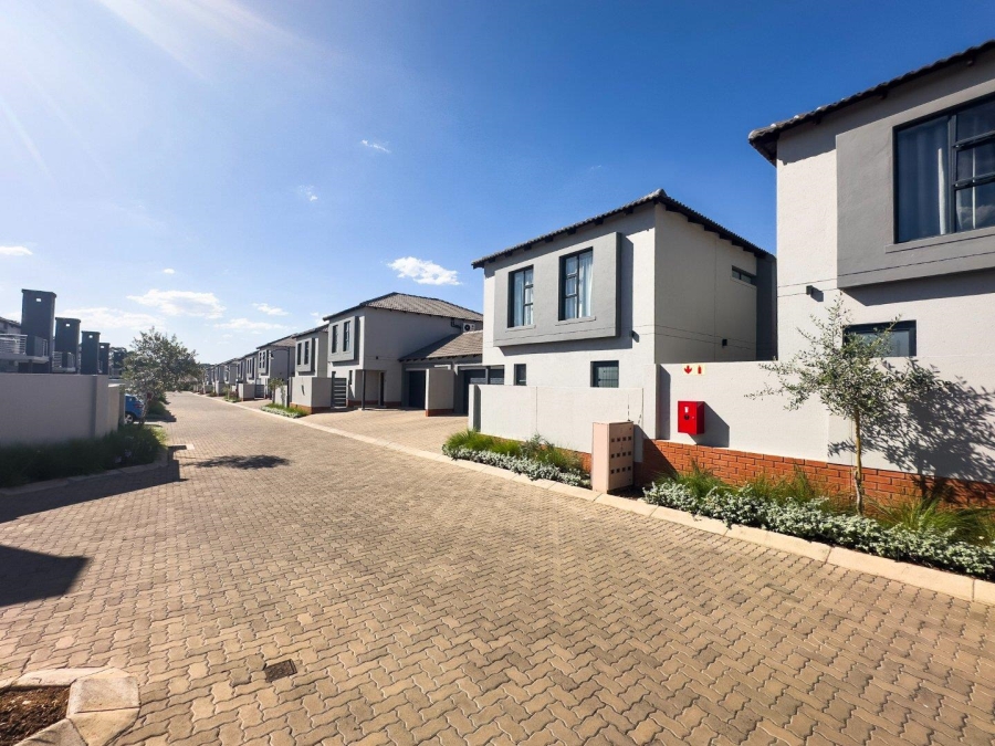 To Let 3 Bedroom Property for Rent in Equestria Gauteng
