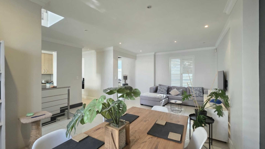 2 Bedroom Property for Sale in Atholl Gauteng