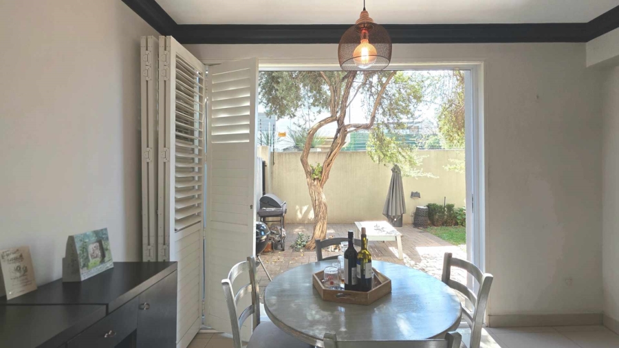 2 Bedroom Property for Sale in Atholl Gauteng