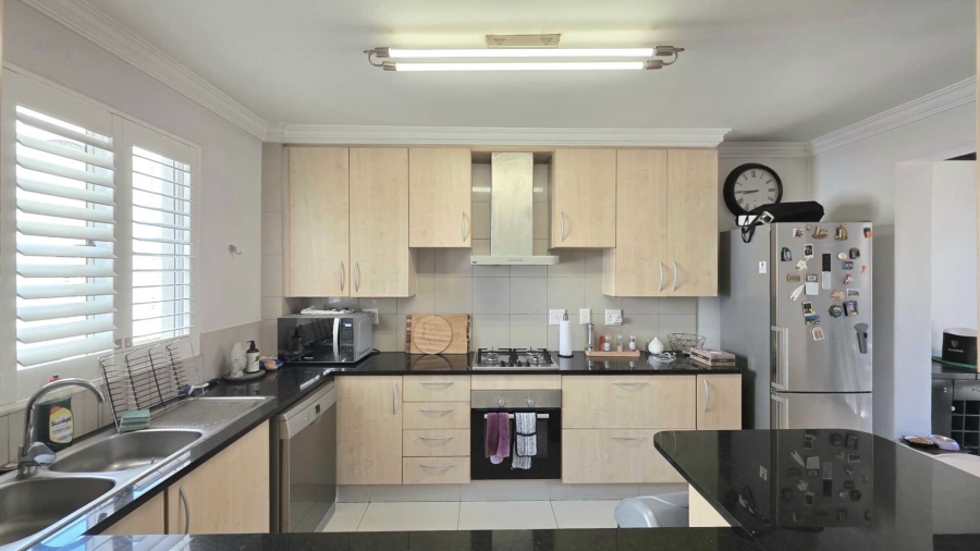 2 Bedroom Property for Sale in Atholl Gauteng