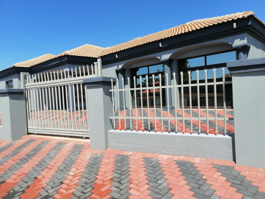 3 Bedroom Property for Sale in Rosslyn Gauteng