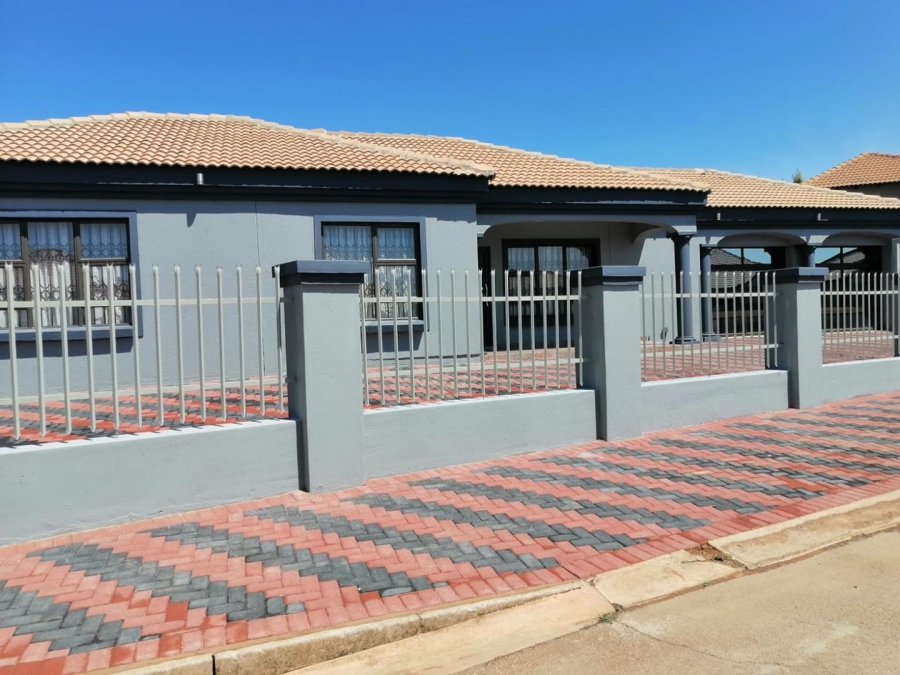 3 Bedroom Property for Sale in Rosslyn Gauteng