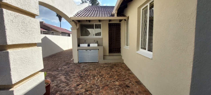 To Let 3 Bedroom Property for Rent in Brackendowns Gauteng