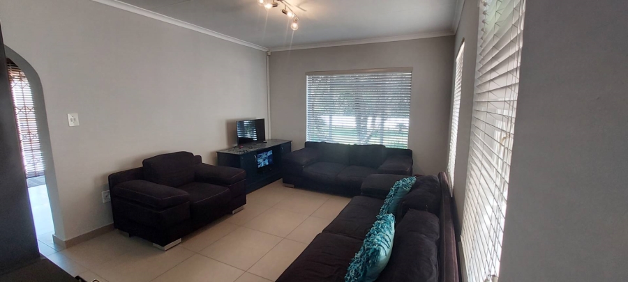 To Let 3 Bedroom Property for Rent in Brackendowns Gauteng