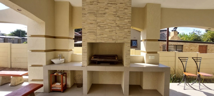 To Let 3 Bedroom Property for Rent in Brackendowns Gauteng