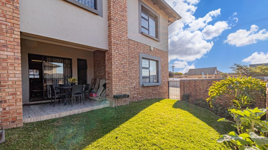 3 Bedroom Property for Sale in Noordwyk Gauteng