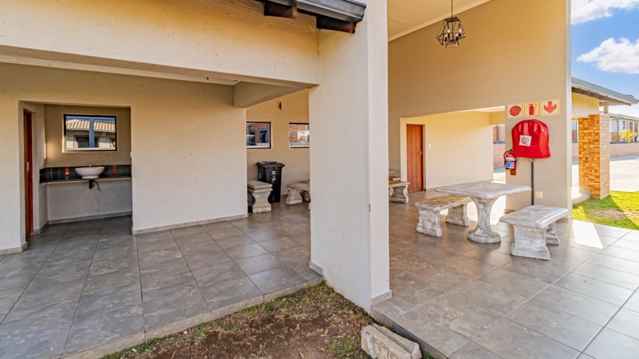 3 Bedroom Property for Sale in Noordwyk Gauteng