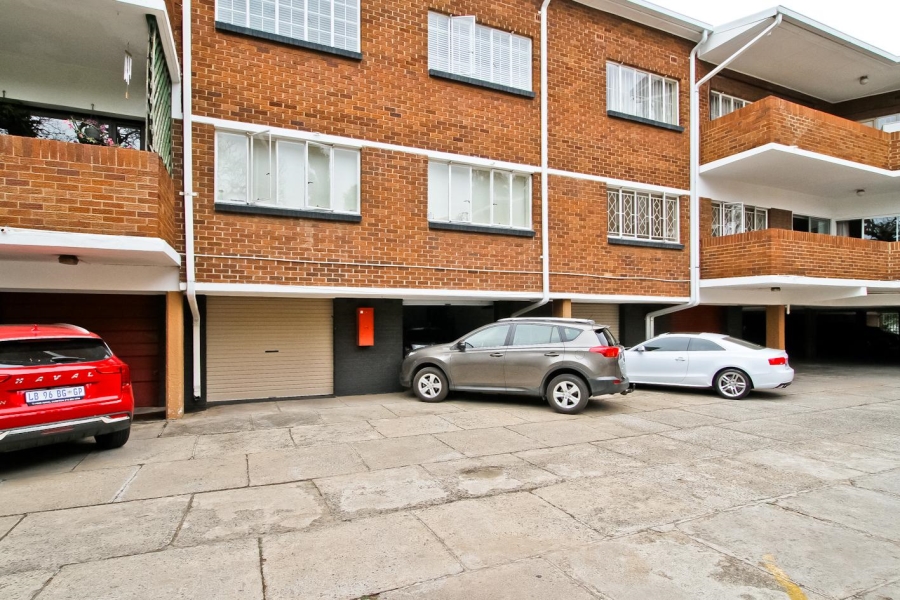 To Let 3 Bedroom Property for Rent in Illovo Gauteng