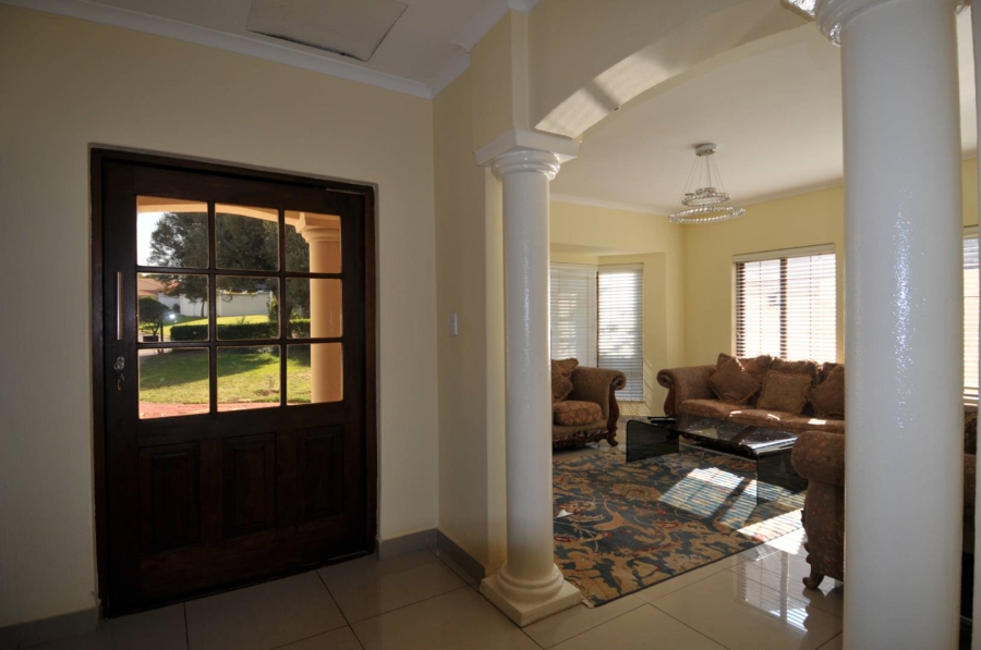 5 Bedroom Property for Sale in Moreleta Park Gauteng