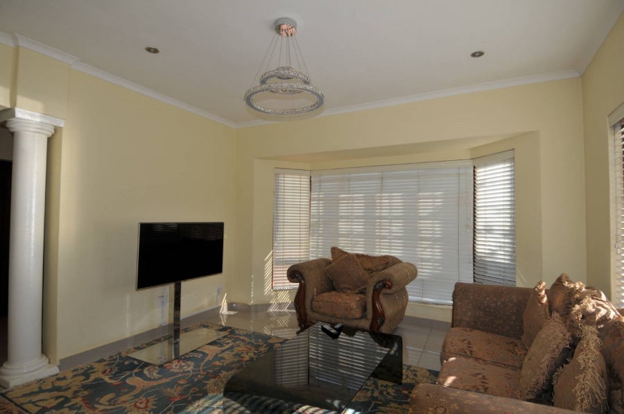 5 Bedroom Property for Sale in Moreleta Park Gauteng