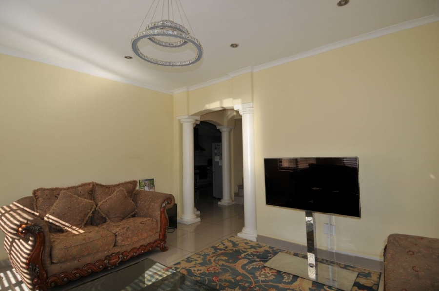 5 Bedroom Property for Sale in Moreleta Park Gauteng