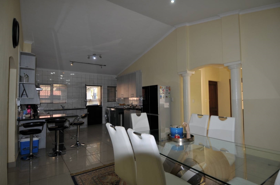 5 Bedroom Property for Sale in Moreleta Park Gauteng