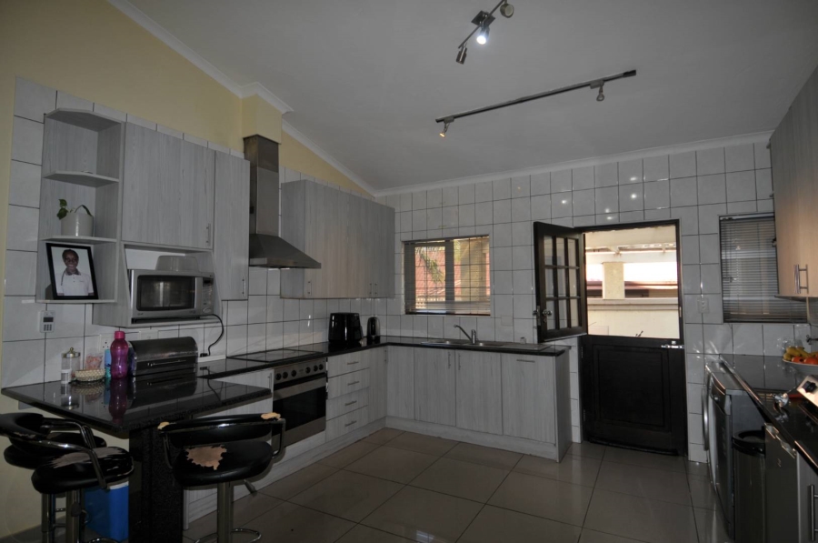 5 Bedroom Property for Sale in Moreleta Park Gauteng